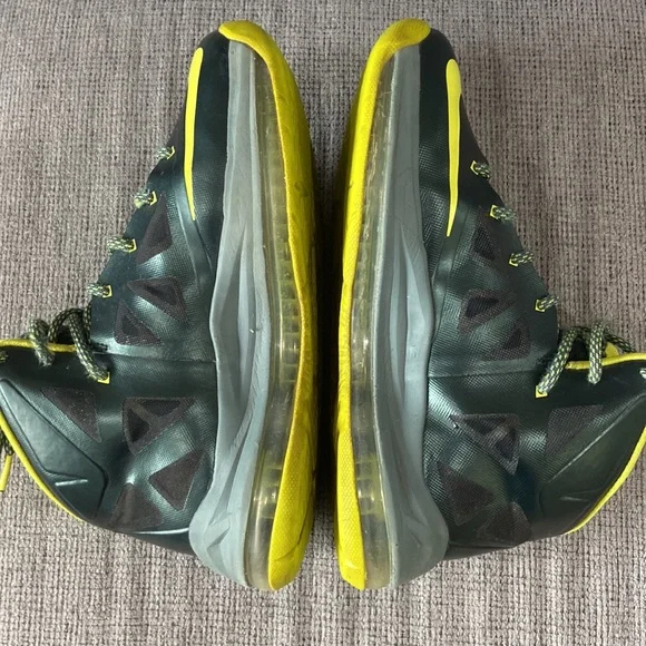 LeBron 10 Dunkmam sneaker in youth size 6 - Picture 7 of 10